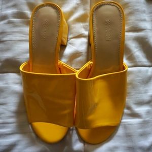 Yellow Small heel sandles